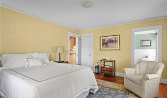 51 Ayrault St, Newport, RI 02840