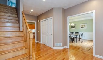 11 Raven Cir, Cranston, RI 02921