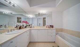 19900 E Country Club Dr 308, Aventura, FL 33180