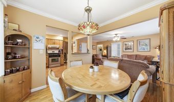 18 Gaylore Dr W, Amityville, NY 11701