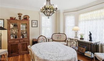 6 Brooks Ave, Newport, RI 02840