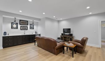 414 N MONROE St, Arlington, VA 22201