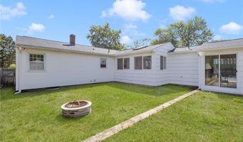 8 Meadow Ln, Coventry, RI 02816