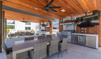 1020 SUNSET POINT Rd 213, Clearwater, FL 33755
