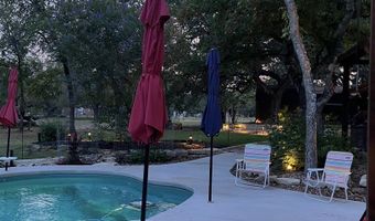 828 Shady Grv, Adkins, TX 78101