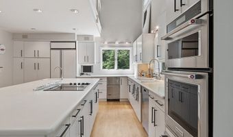 20 Carter Ln, Andover, MA 01810