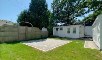 18 Sylvan St, Newport, RI 02840