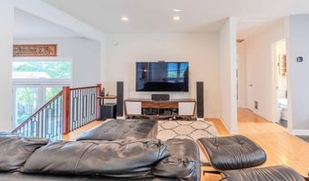 942 N MCKINLEY Rd, Arlington, VA 22205