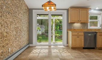 8 Ledgemont Dr, Lincoln, RI 02865