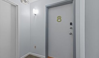 230 College St 8, Burlington, VT 05401