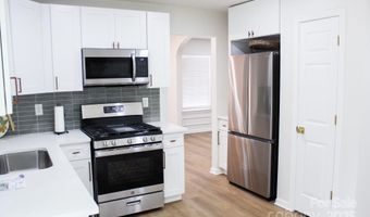 3813 Brookchase Ln, Charlotte, NC 28205
