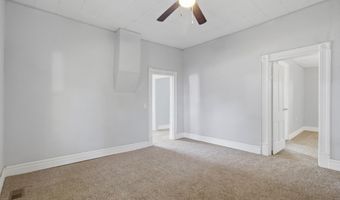 114 E College St, Aurora, MO 65605