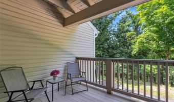 502 Oak Ridge Trails Ct, Ballwin, MO 63021