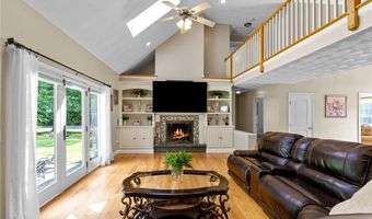 10 Lantern Brook Dr, Lincoln, RI 02865