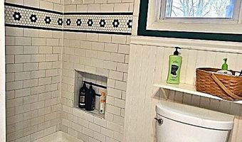 28 Tulip St, Bristol, CT 06010