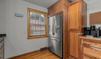 1521 S MEMORIAL Dr, Appleton, WI 54915