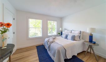 32 Exchange St 101, East Greenwich, RI 02818