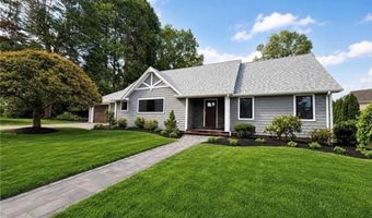 61 Applegate Rd, Cranston, RI 02920
