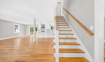 8 Country Ln, Billerica, MA 01821