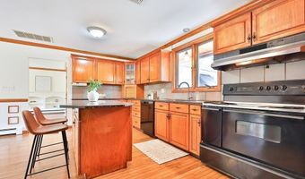 7 Orchard St, Blackstone, MA 01504