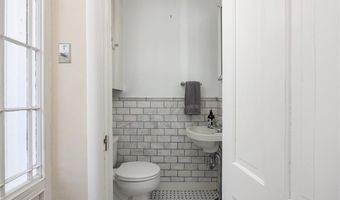 24 Barney St, Newport, RI 02840