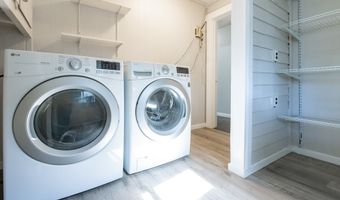 207 N MAPLE St, Bingen, WA 98605