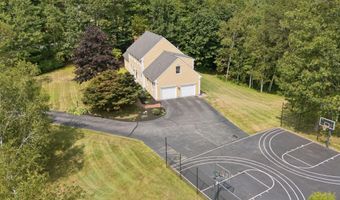 4 Victoria Ln, Falmouth, ME 04105