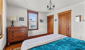 123 Beacon St, Middletown, RI 02842