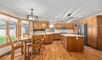 618 OAKHURST Dr, Cheyenne, WY 82009