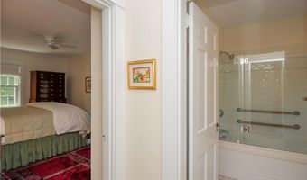 198 Gibbs Ave, Newport, RI 02840