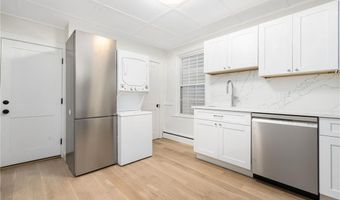28 Young St 2, Newport, RI 02840