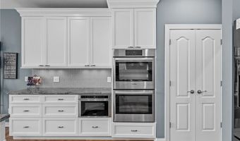 585 Burgess Cir, Aurora, OH 44202