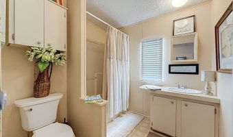 56 Leisure Dr, Auburndale, FL 33823