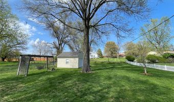 433 Essen Ln, Ballwin, MO 63021