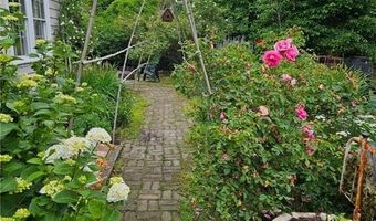 1220 Hope St, Bristol, RI 02809