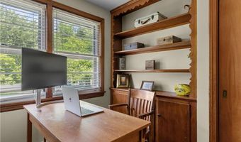 61 Richmond St, Bristol, RI 02809