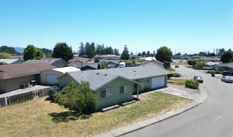 824 KEVIN Pl, Brookings, OR 97415