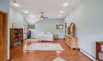 40 North Cir, Aberdeen, NJ 07747