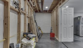 919 Angus Ln, Indianapolis, IN 46217