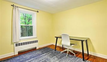 9 Roberta Dr, Barrington, RI 02806