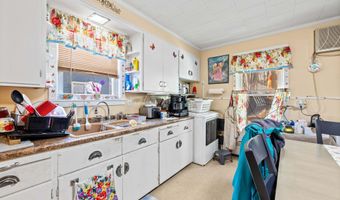 42 Newbury St, Auburn, ME 04210