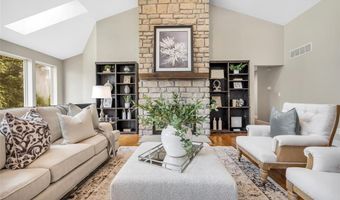 924 Forest Lake Ct, Ballwin, MO 63021