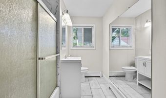 198 Macon Dr, Bridgeport, CT 06606