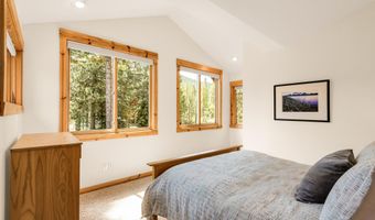 16396 Skyline Dr, Bend, OR 97703