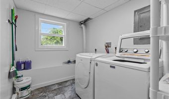 132 Maple Ave, Middletown, RI 02842