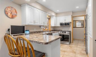 307 21st St NW, Austin, MN 55912