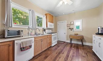 207 N Davis St, Anamosa, IA 52205