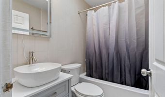 7 Hemlock Ln, Albany, NY 12208