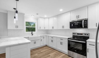 356 Railroad Ave, Bayville, NJ 08721