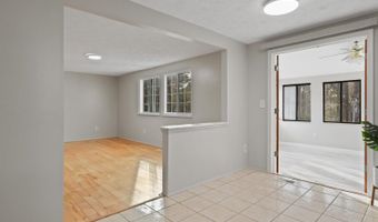 8463 MONARCH Ct, Annandale, VA 22003